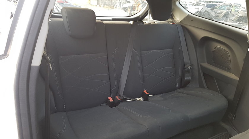 Interior partea spate pentru Ford Fiesta din 2010