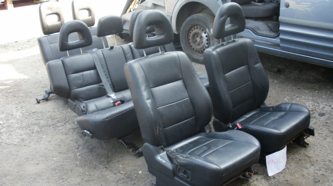 Interior piele negru Mitsubishi Pajero 7 locuri , an 2003
