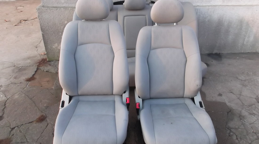 Interior ( scaune si banchete ) Mercedes W203 C Class in stare buna