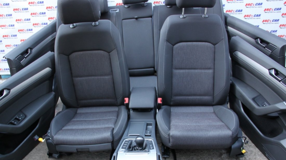 Interior textil complet (ENG) VW Passat B8 limuzina model 2017