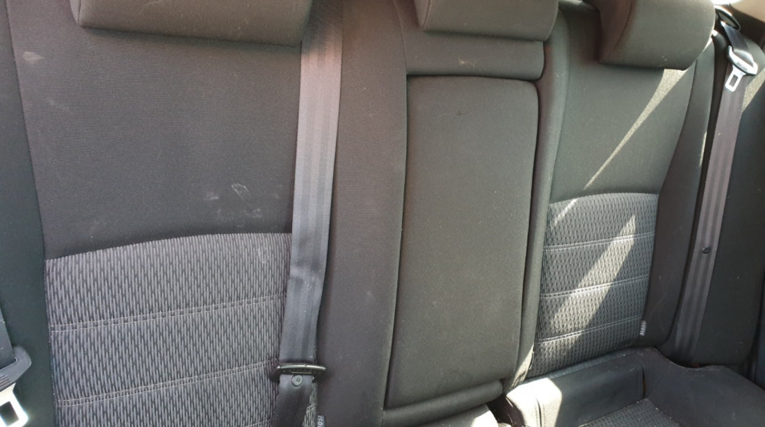 Interior Textil Fara Incalzire Scaun Scaune Fata Stanga Dreapta si Bancheta cu Spatar Toyota Avensis 3 Break Combi Facelift T27 2009 - 2018