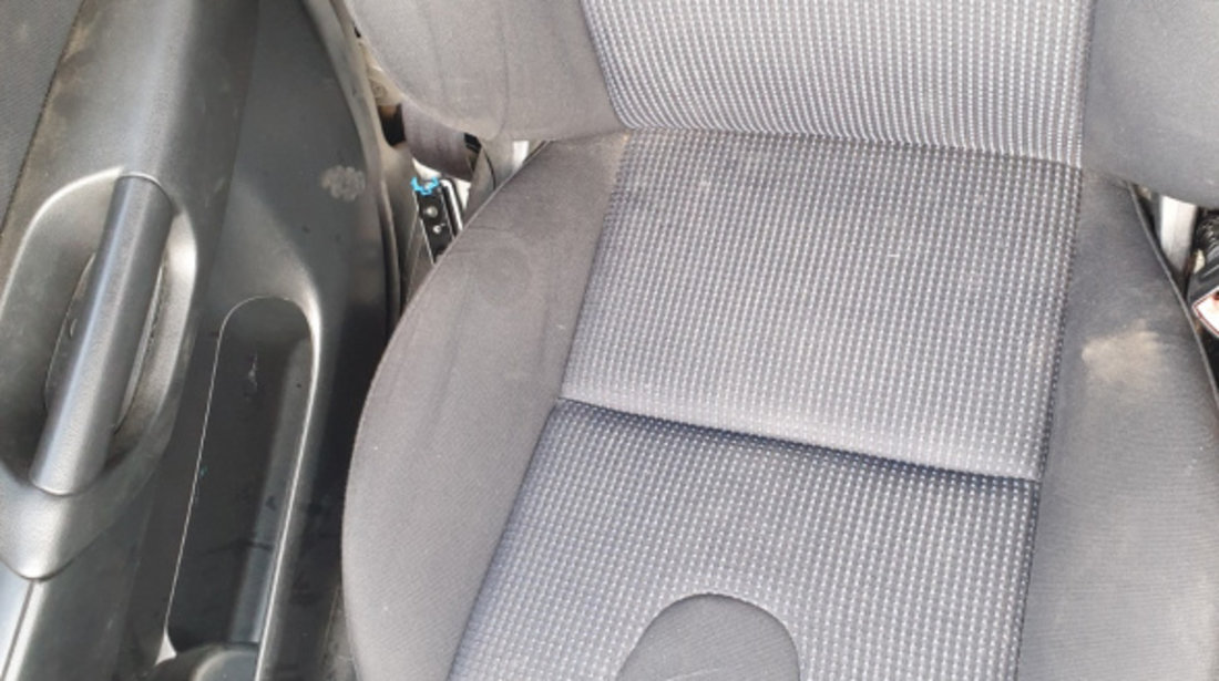 Interior Textil Fara Incalzire Scaun Scaune Fata Stanga Dreapta si Bancheta cu Spatar Mazda 3 2003 - 2009