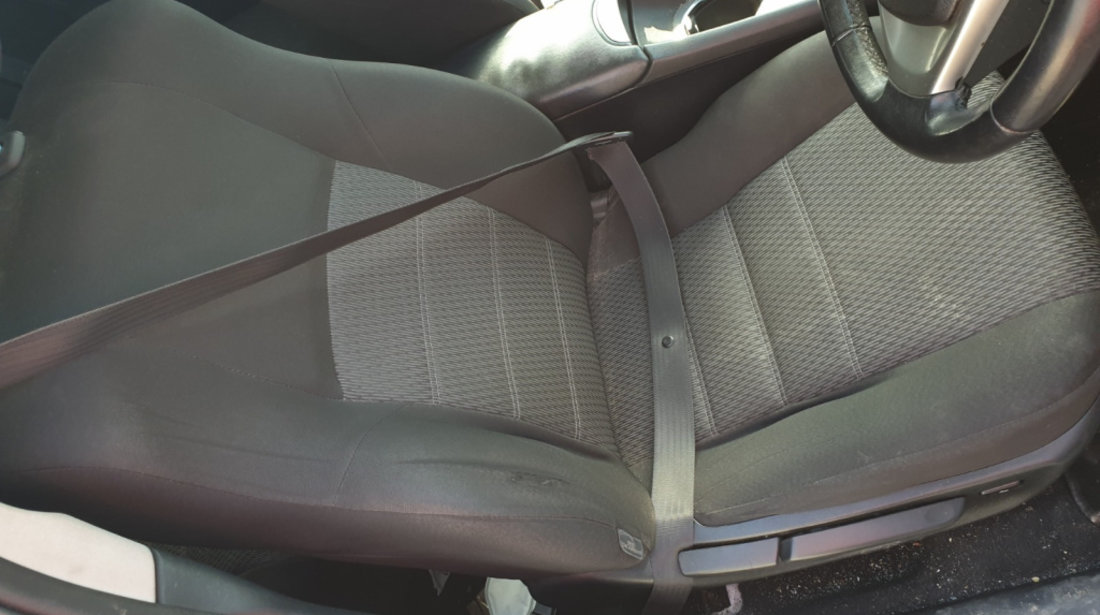 Interior Textil Fara Incalzire Scaun Scaune Fata Stanga Dreapta si Bancheta cu Spatar Toyota Avensis 3 Break Combi Facelift T27 2009 - 2018