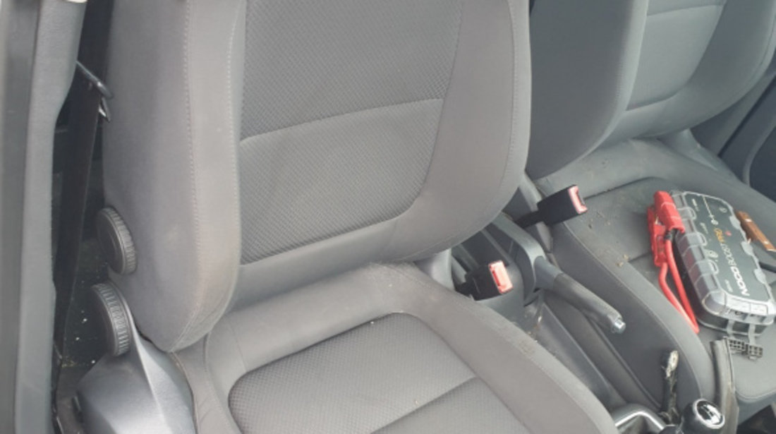 Interior Textil Scaune Fata Stanga Dreapta si Bancheta cu Spatar Volkswagen Golf 5 Plus 2004 - 2008