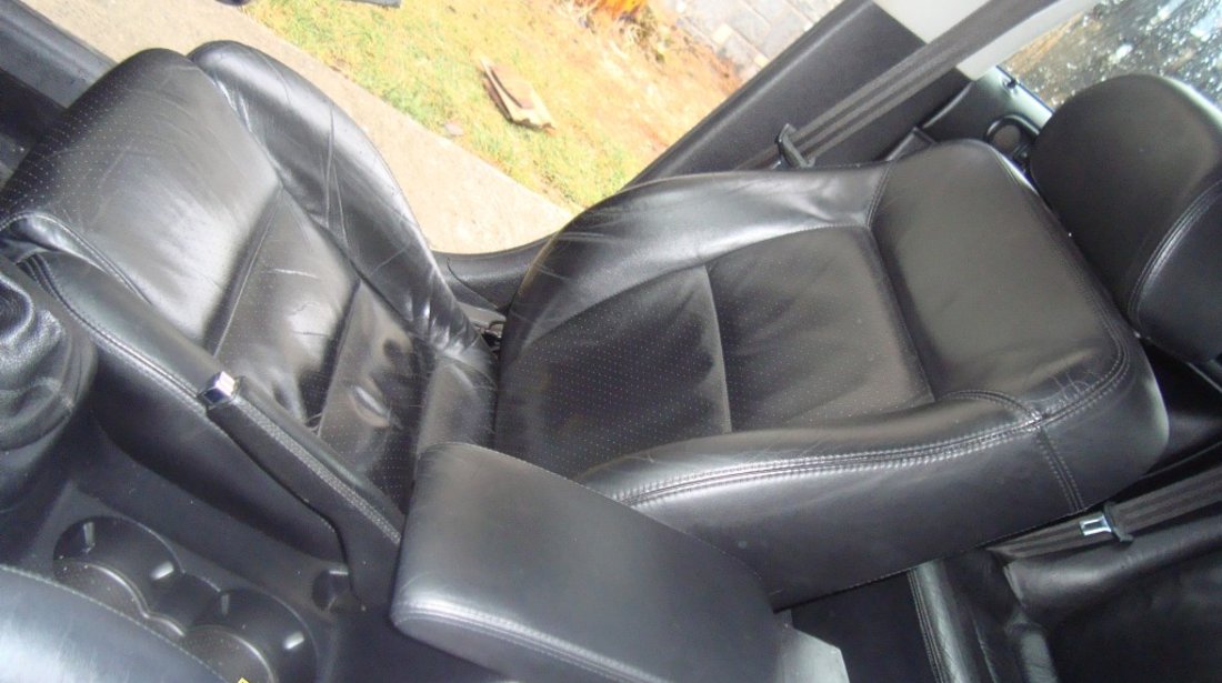 Interior Volkswagen Passat din Piele Perforata