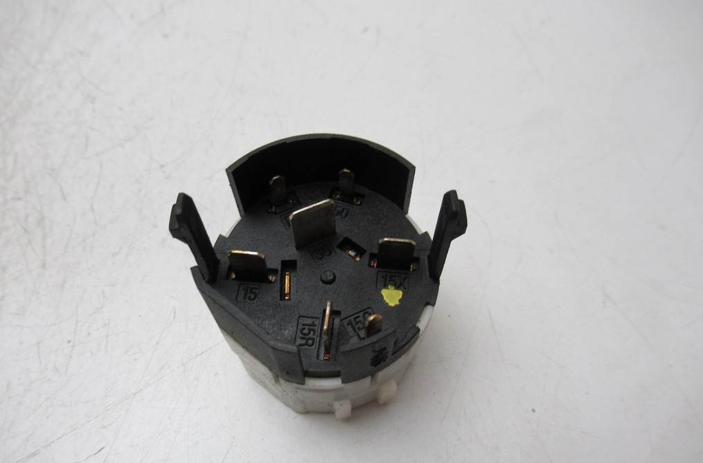 INTERUPTOR Claxon MERCEDES-BENZ VANEO A1685450204A1685450204