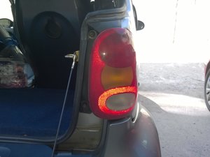 Intrebare de noob. Cum schimb becurile de la stopuri pe un Smart Fortwo cabrio din 2001?