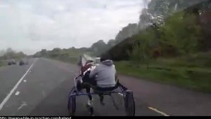 Intrecere intre doua sarete pe o autostrada din Irlanda