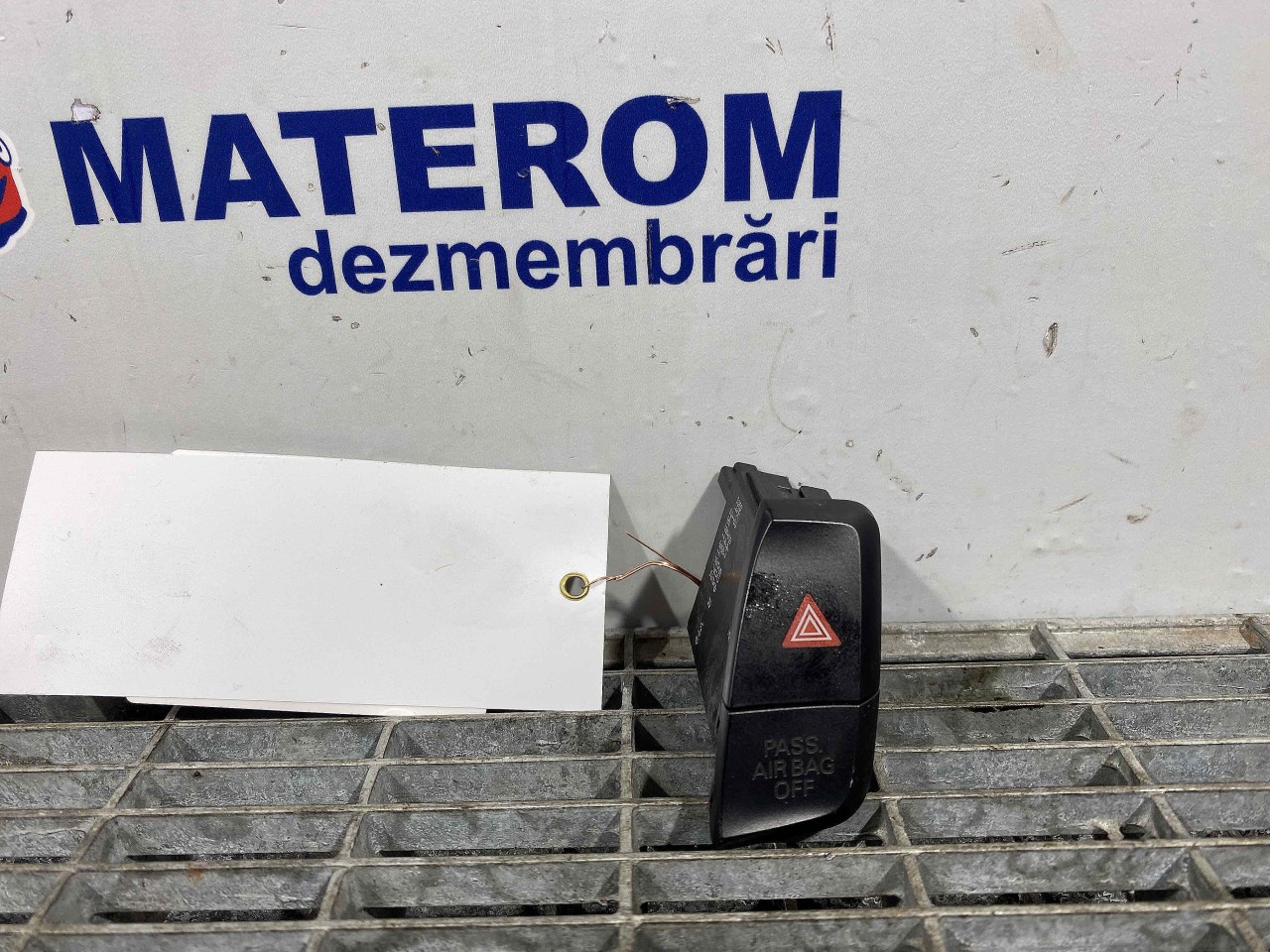 INTRERUPATOR AVARIE AUDI A4 - - (2012 2015)
