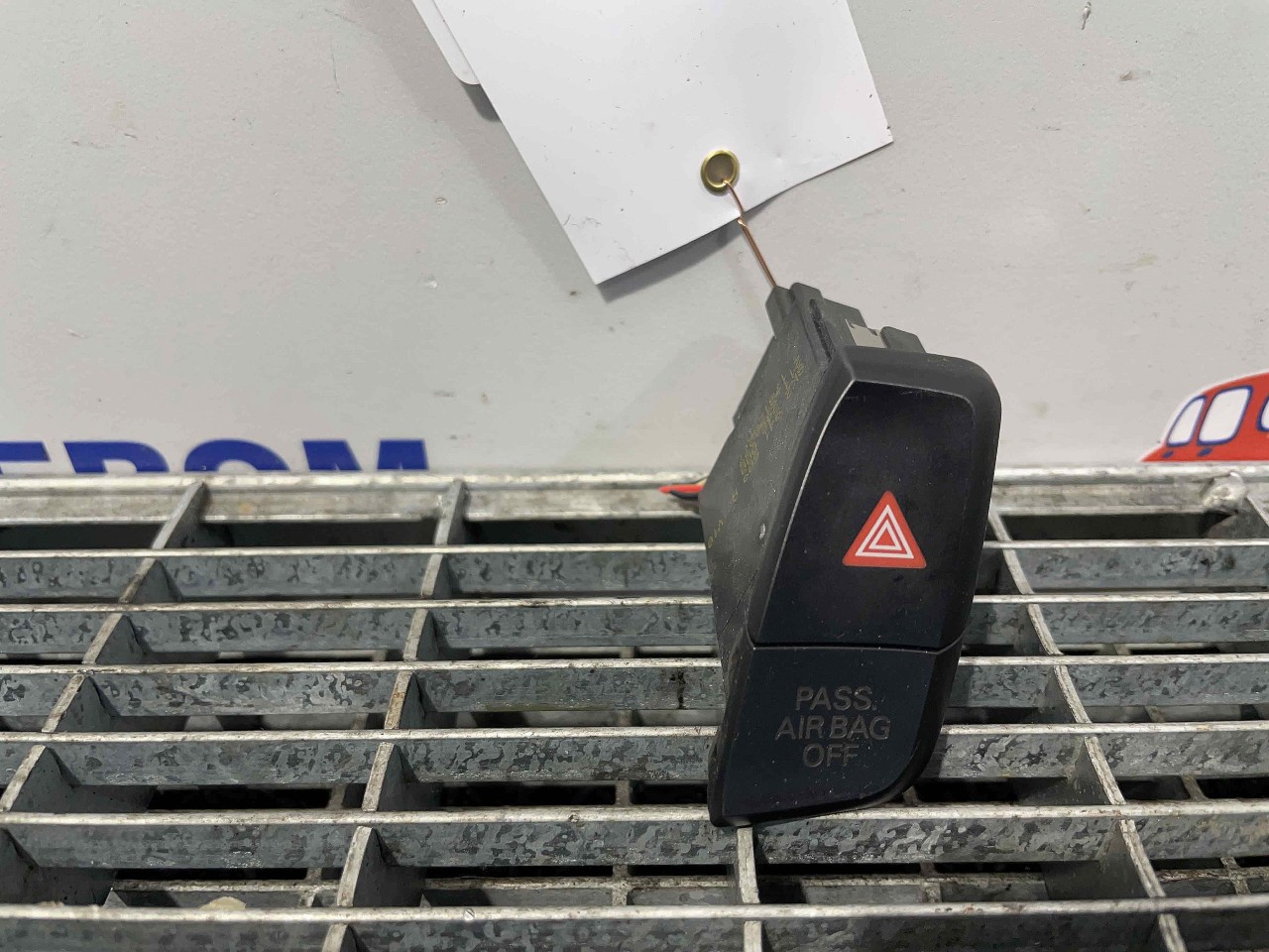 INTRERUPATOR AVARIE AUDI A4 A4 - - (2012 2015)