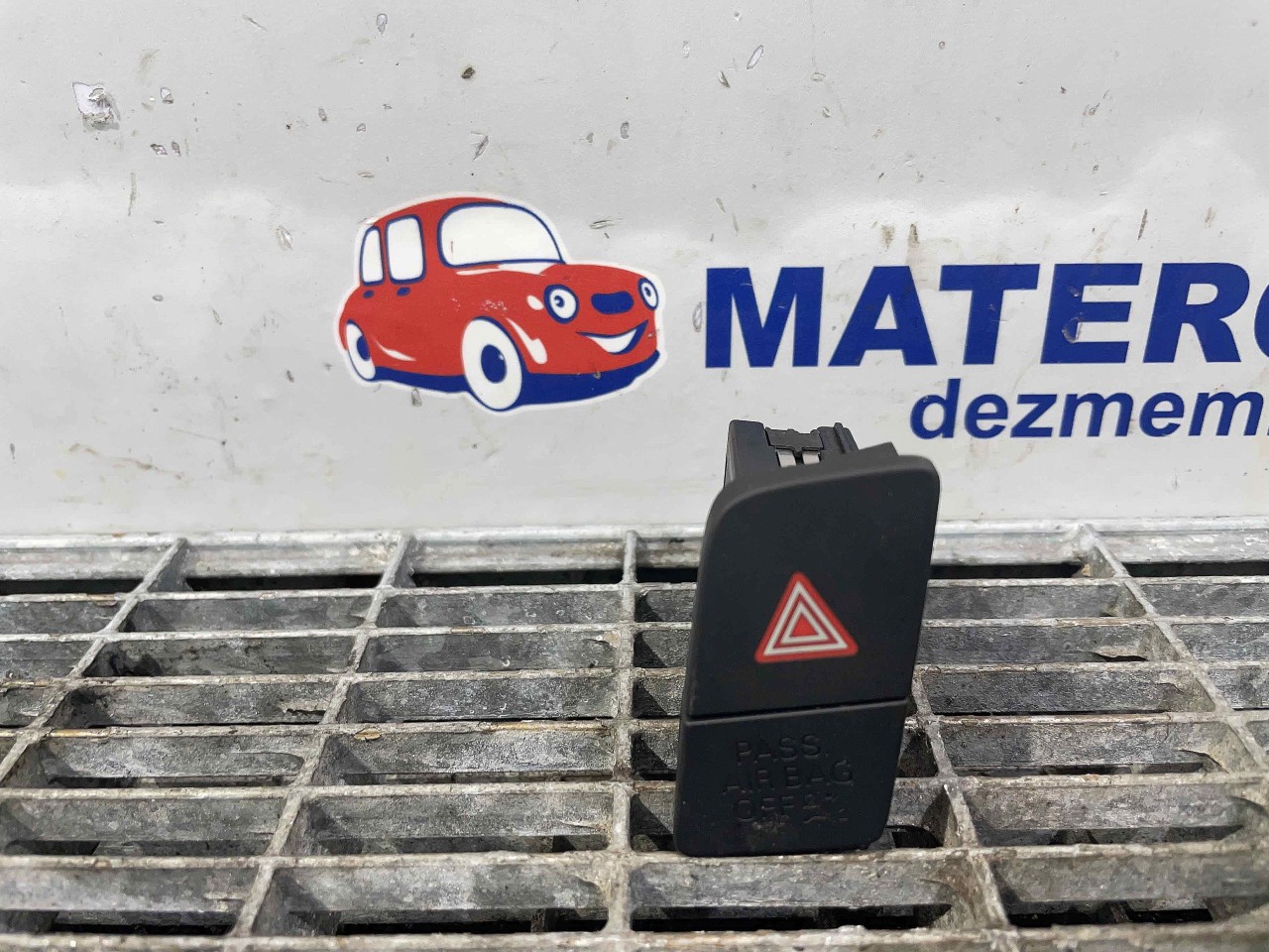 INTRERUPATOR AVARIE AUDI Q3 - - (2011 2015)