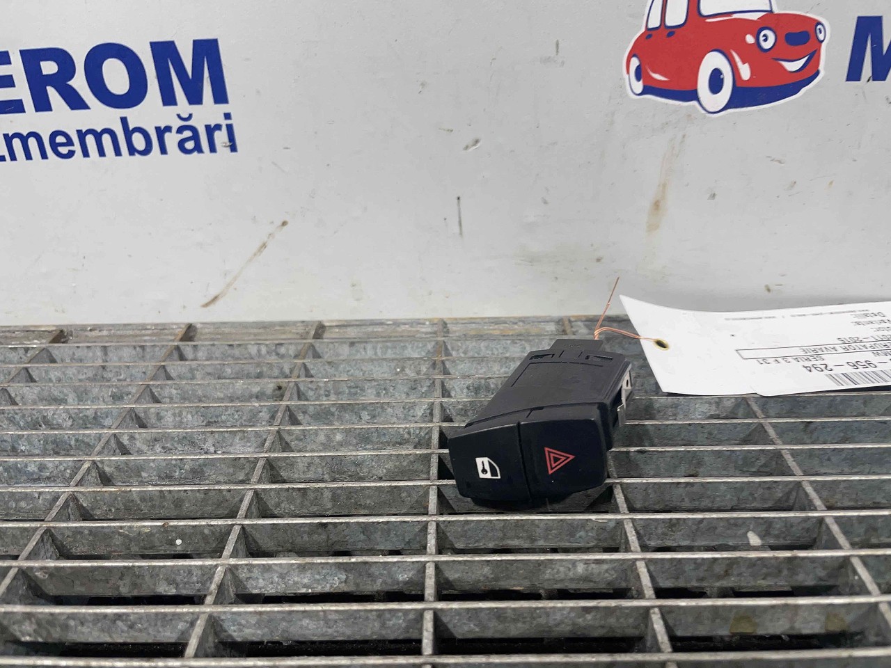 INTRERUPATOR AVARIE BMW SERIA 3 F 31 - -