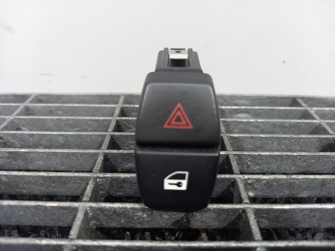 INTRERUPATOR AVARIE BMW SERIA 5 F 07 SERIA 5 F 07 3.0 D - (2009 2017)