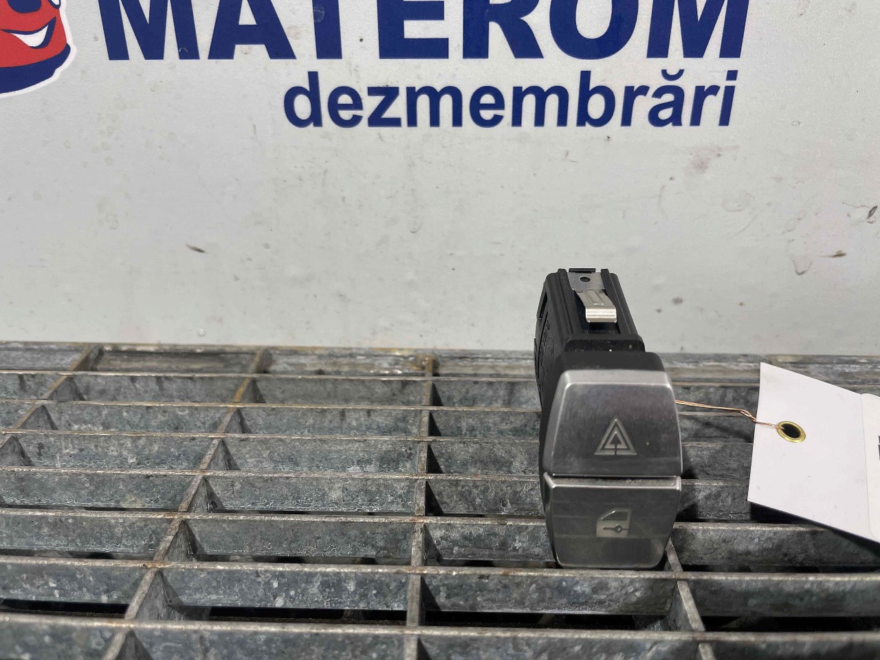 INTRERUPATOR AVARIE BMW SERIA 5 F 10 - - (2010 2014)