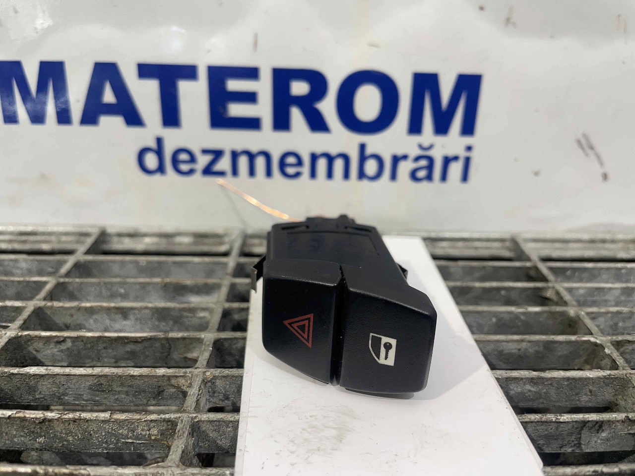 INTRERUPATOR AVARIE BMW SERIA 5 F 10 - - (2010 2014)