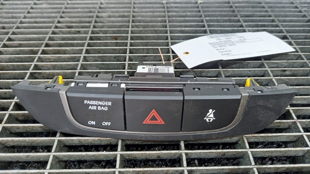 INTRERUPATOR AVARIE HYUNDAI IX 35 - - (2013 2015)