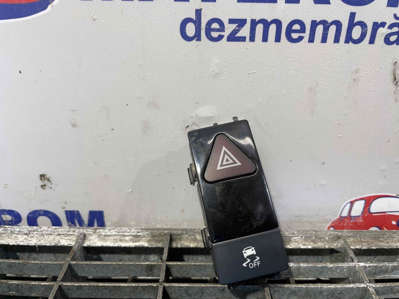INTRERUPATOR AVARIE MERCEDES GLK - - (20