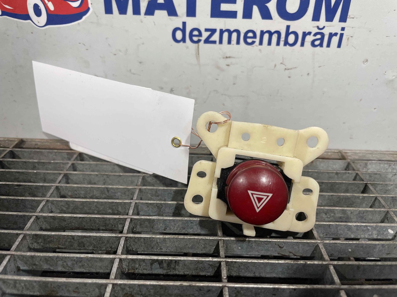 INTRERUPATOR AVARIE MITSUBISHI L200 - - (2006 2010)