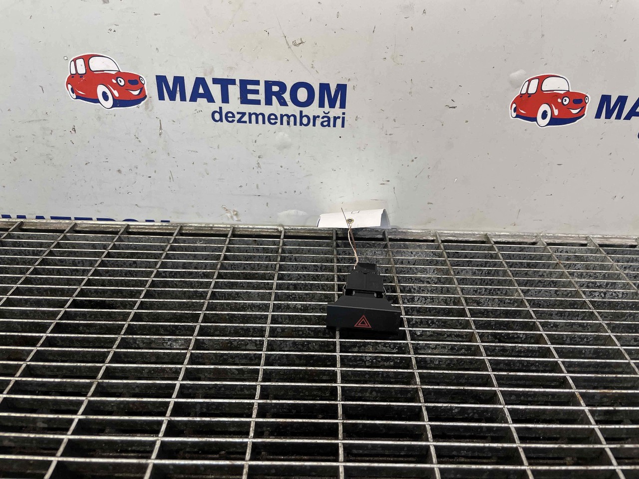 INTRERUPATOR AVARIE SEAT ATECA ATECA - - (2016 2020)