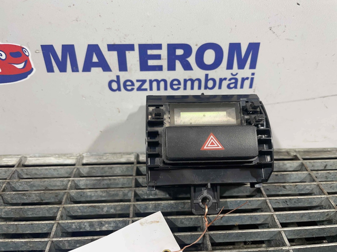 INTRERUPATOR AVARIE TOYOTA HILUX - - (20