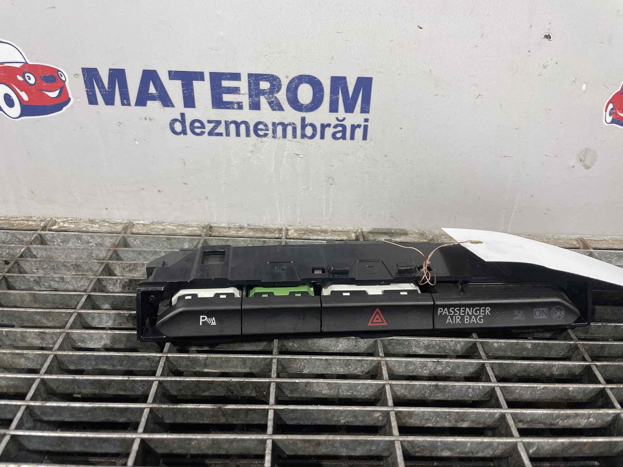 INTRERUPATOR AVARIE VW PASSAT - - (2014 2019)