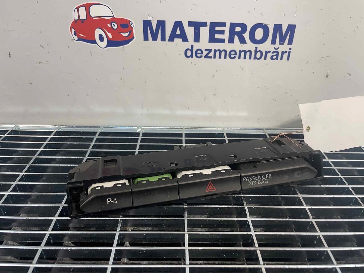 INTRERUPATOR AVARIE VW PASSAT - - (2014 2019)