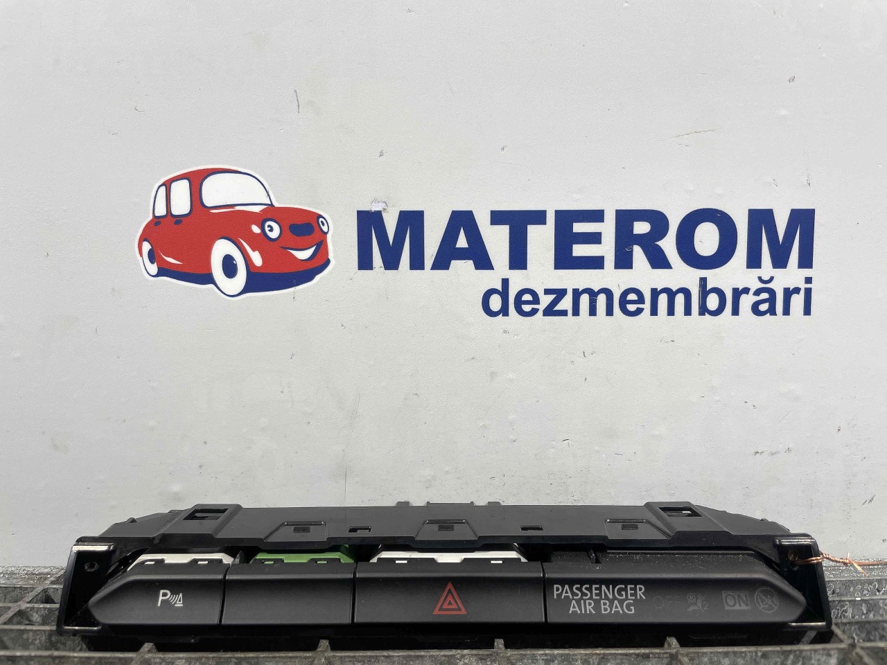 INTRERUPATOR AVARIE VW PASSAT - - (2014 2019)