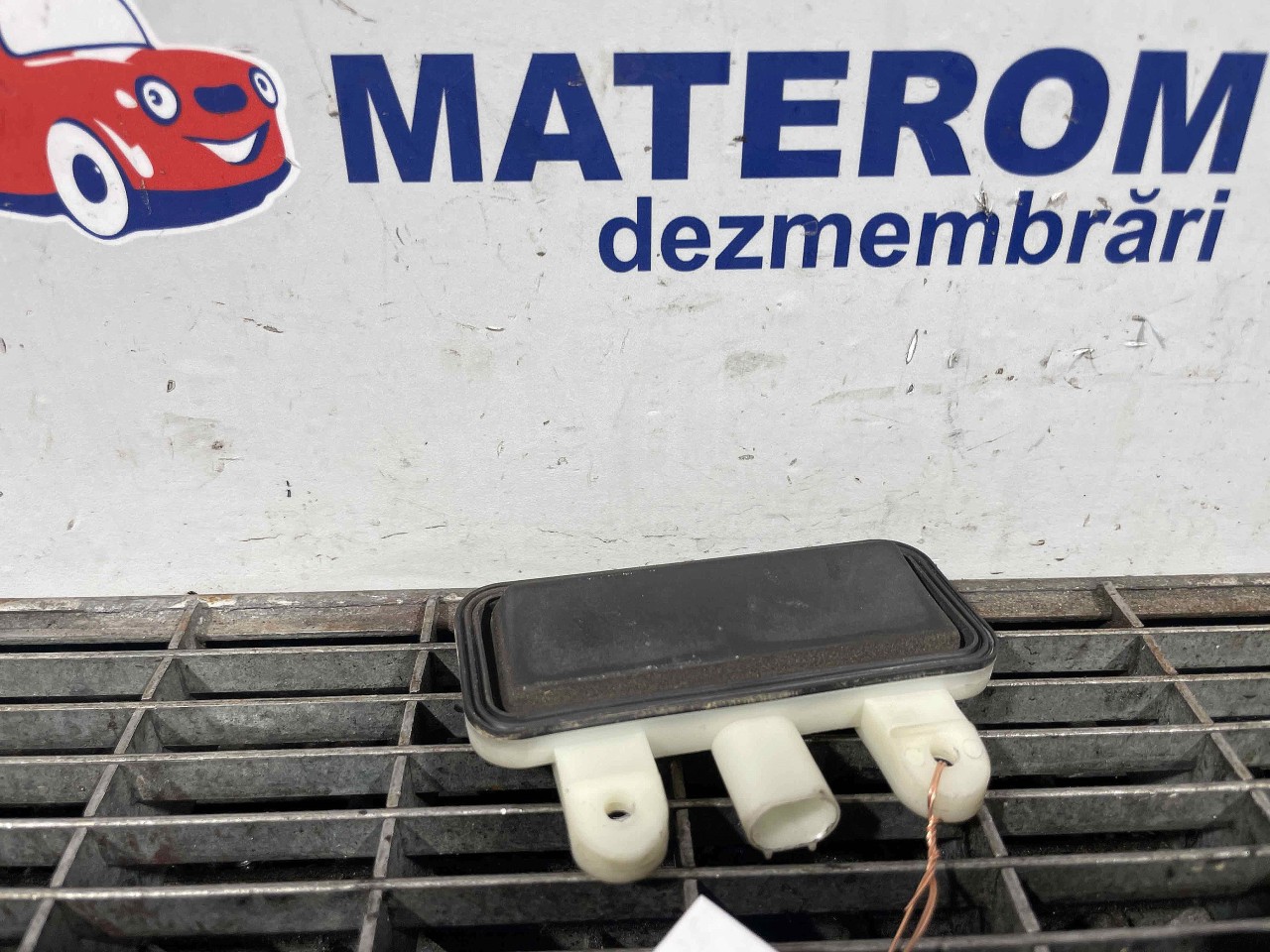 INTRERUPATOR CAPOTA SPATE MERCEDES E-CLASS - - (2013 2016)