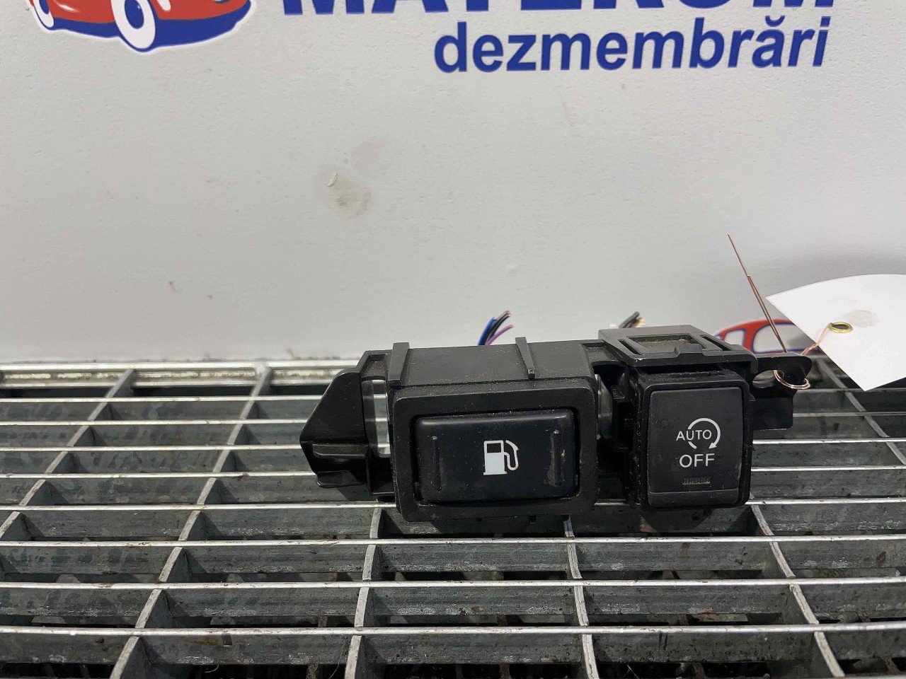 INTRERUPATOR DESCHIDERE NISSAN NAVARA - - (2015 2019)