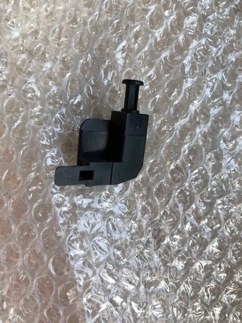 Intrerupator frana 1.9 tdi awx 131 cp passat b5 audi a4 b6 vw passat b5 skoda superb 1h0947561a