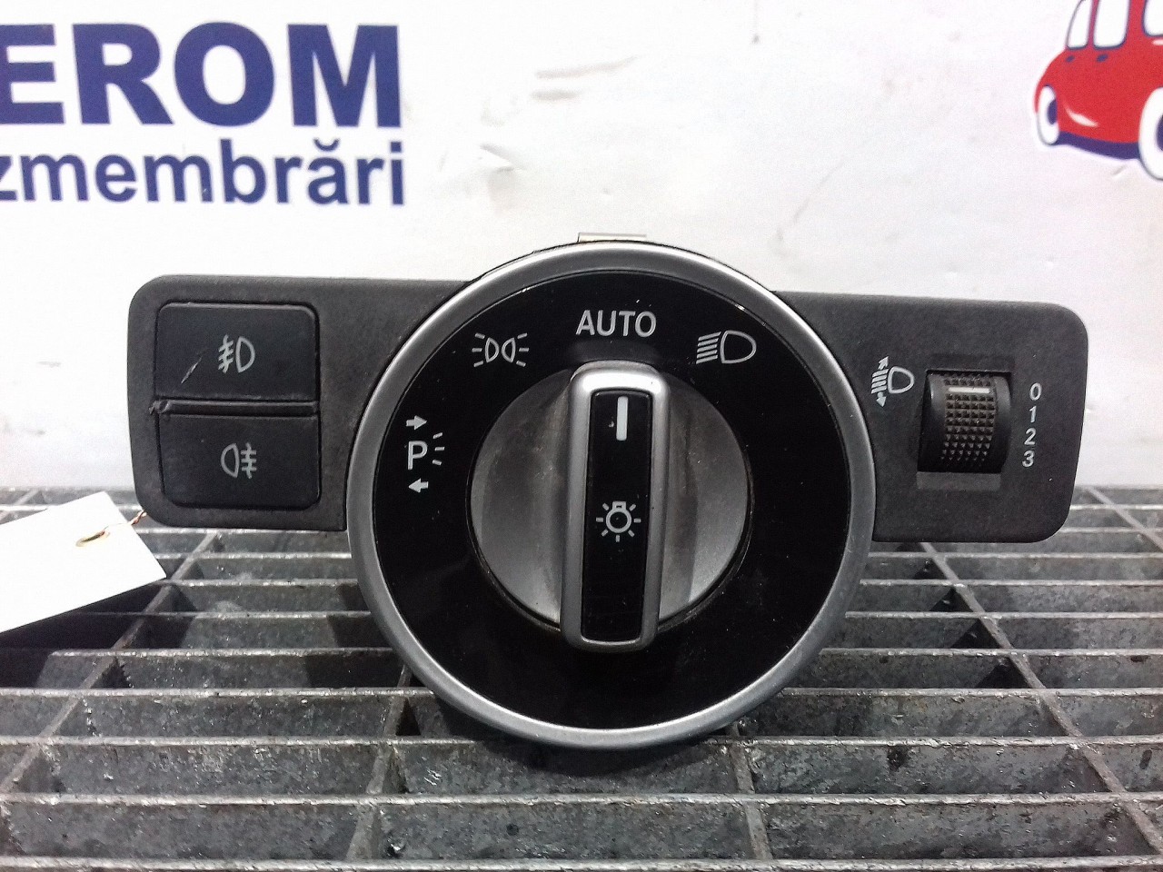 INTRERUPATOR LUMINI MERCEDES C-CLASS - - (2011 2014)