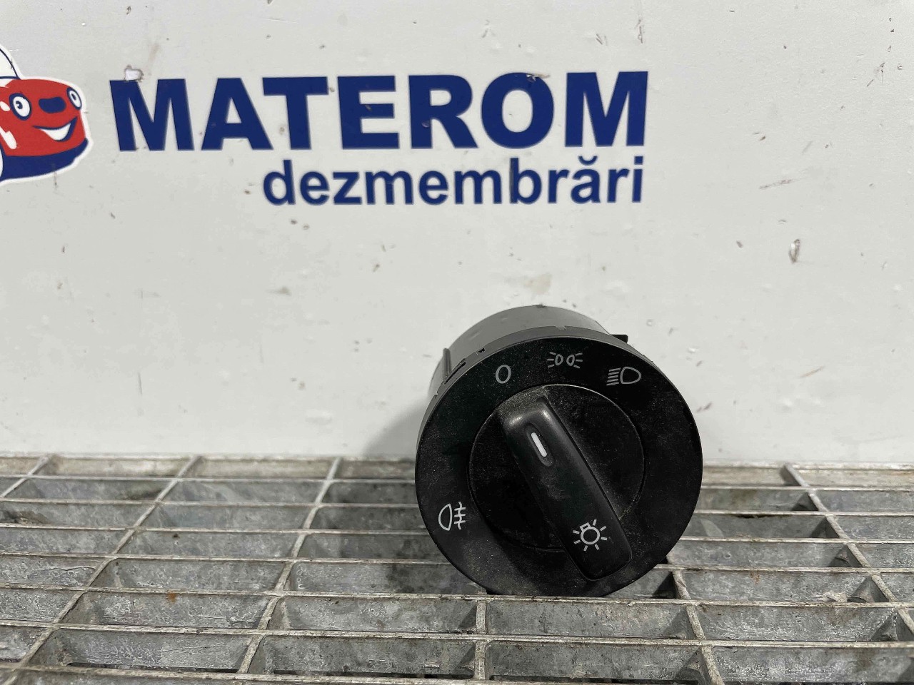 INTRERUPATOR LUMINI VW PASSAT - - (2005 2010)