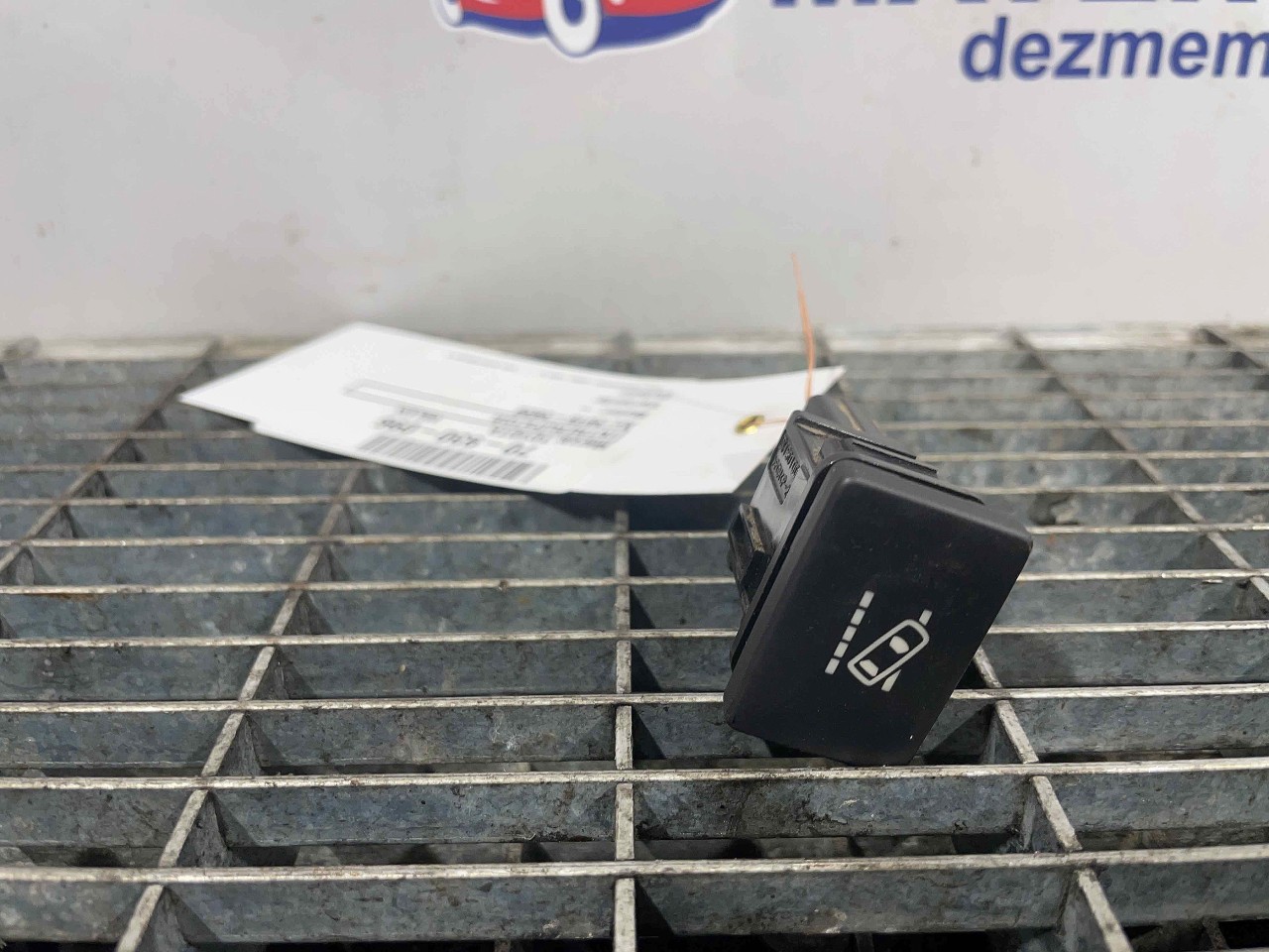 INTRERUPATOR MENTINERE BANDA TOYOTA HILUX - - (2015 2020)