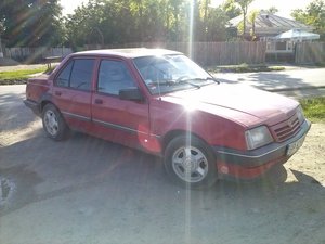 Intreruperi Opel Ascona C?