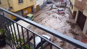 Inundatiile din Spania se dovedesc a fi prea abundente pentru masinile parcate pe strazi