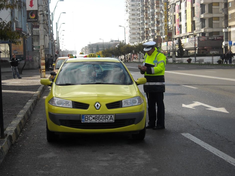 Invitatie la discutie: ce-i spunem agentului rutier care ne opreste in trafic?