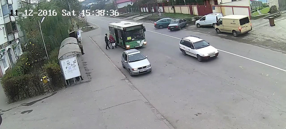 Invitatie la discutie: un sofer provoaca un accident si fuge. Ce e de facut? Invitatie la discutie: un sofer provoaca un accident si fuge. Ce e de facut?