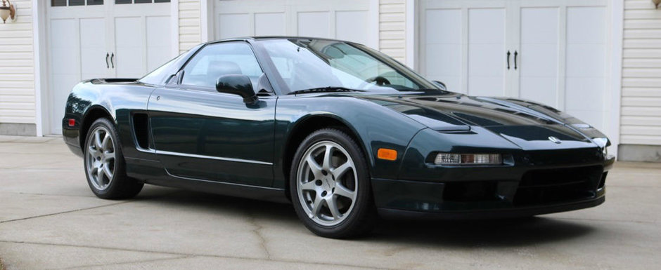 Isi vinde pe internet colectia formata din peste 40 de masini. Cat vrea pe NSX-ul verde, cu doar 300 de km in bord Isi vinde pe internet colectia formata din peste 40 de masini. Cat vrea pe NSX-ul verde, cu doar 300 de km in bord