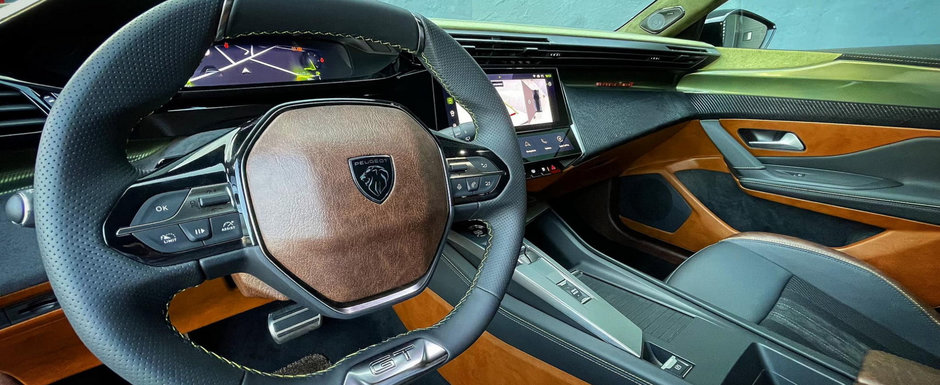 Italienii si-au facut de cap cu noul Peugeot 308. Masina care concureaza cu Volkswagen Golf ofera acum un interior mai tare chiar si decat Mercedes S-Class Italienii si-au facut de cap cu noul Peugeot 308. Masina care concureaza cu Volkswagen Golf ofera acum un interior mai tare chiar si decat Mercedes S-Class