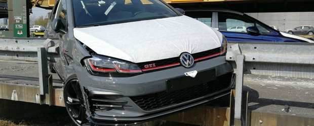 Jaf in stil Fast and Furious: hotii au furat un Golf GTI din trenul care-l transporta la destinatie