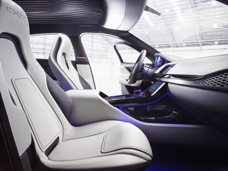 Jaguar C-X17 Concept in rosu