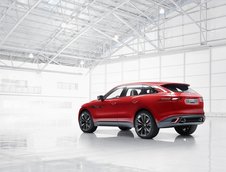 Jaguar C-X17 Concept in rosu