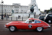 Jaguar E-Type implineste astazi 50 de ani