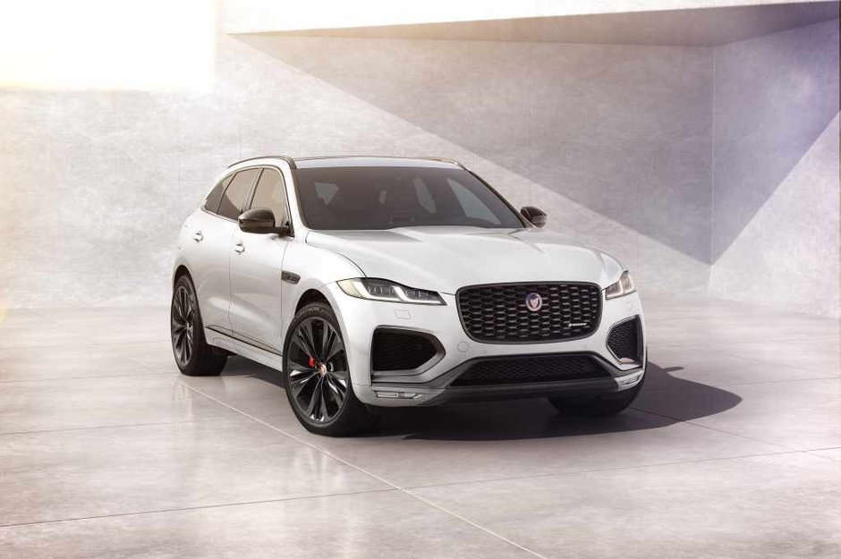 Jaguar F-Pace R-Dynamic Black si F-Pace SVR cu pachet Black