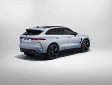 Jaguar F-Pace R-Dynamic Black si F-Pace SVR cu pachet Black