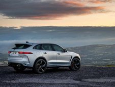 Jaguar F-Pace R-Dynamic Black si F-Pace SVR cu pachet Black