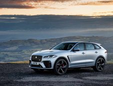 Jaguar F-Pace R-Dynamic Black si F-Pace SVR cu pachet Black