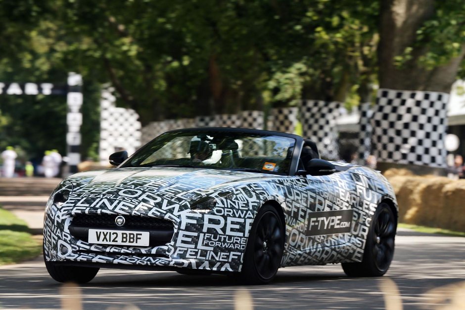 Jaguar va lansa un crossover in 2015