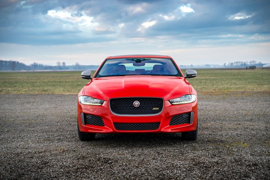 Jaguar XE 300 SPORT