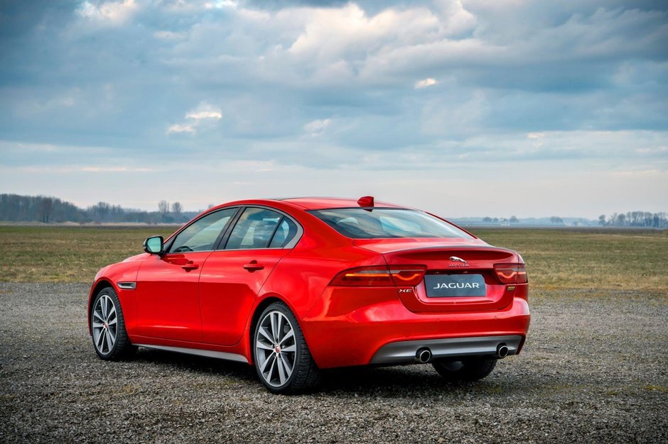 Jaguar XE 300 SPORT